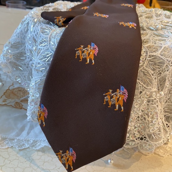 Vintage wide tie from Sears with colonial theme. - Picture 5 of 5